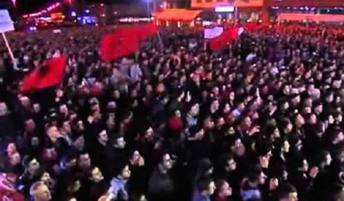 Analizë javore: Pasiguria vazhdon – Gruevski ose Zaevi do ta formojnë qeverinë e ardhshme të Maqedonisë!?