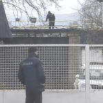 Babai i të gjykuarit të vdekur: Ma mbytën djalin në burg!