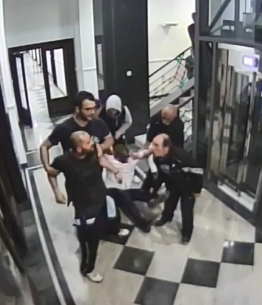 Fotografi ekskluzive nga dhuna mbi deputetin Sela