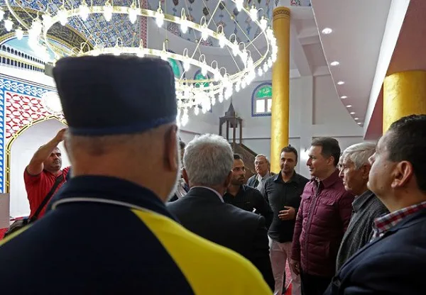 Të gjunjëzuar vetëm para hoxhallarëve! – dita е katërmbëdhjetë..
