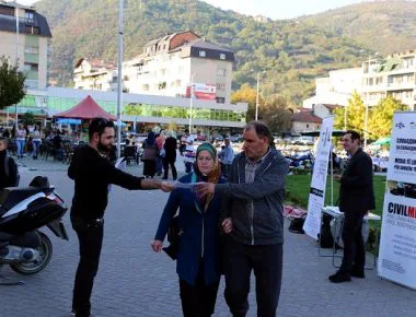 Nuk ka liri, nuk ka jetë, shih rrugën tënde!