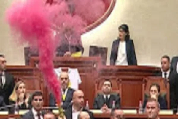 Arrestohen 6 persona dhe procedohen 10 deputetë për dhunën në Kuvendin e Shqipërisë
