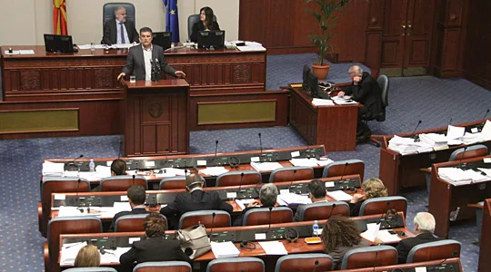 Filloi seanca për pyetje të deputetëve pa praninë e opozitës