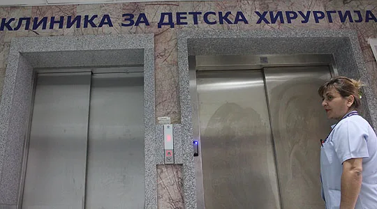 Hetohen keqpërdorimet me honorarët në kirurgjinë e fëmijëve