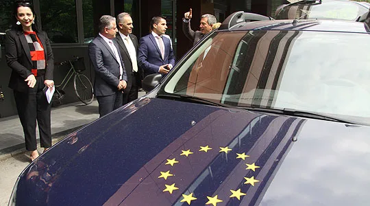 MBPEU mori nga BE-ja treqind kompjuterë dhe 18 automjete