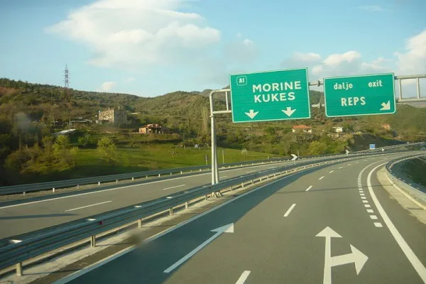 Nuk do të ketë tarifë për kuksianët që përdorin transportin publik në Rrugën e Kombit