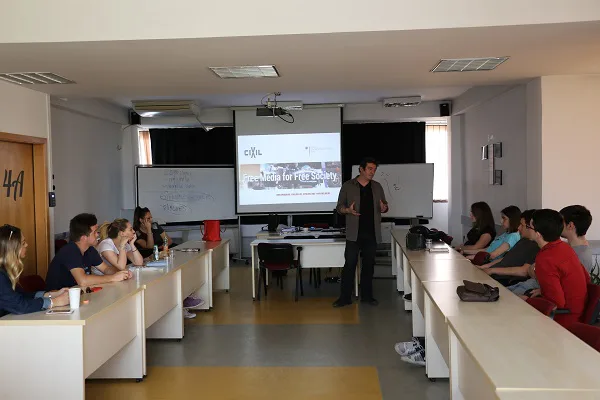 Civili e vazhdoi serinë e prezantimeve publike
