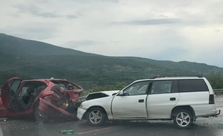 Identifikohen viktimat në një aksident trafiku në Gostivar