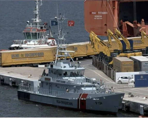 Anija shqiptare “Butrinti” shpëton 36 emigrantë, fëmijë dhe gra