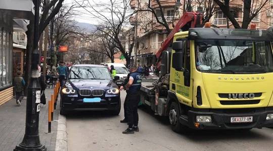 Për parkim të parregullt, gjoba për 244 automjete në Shkup