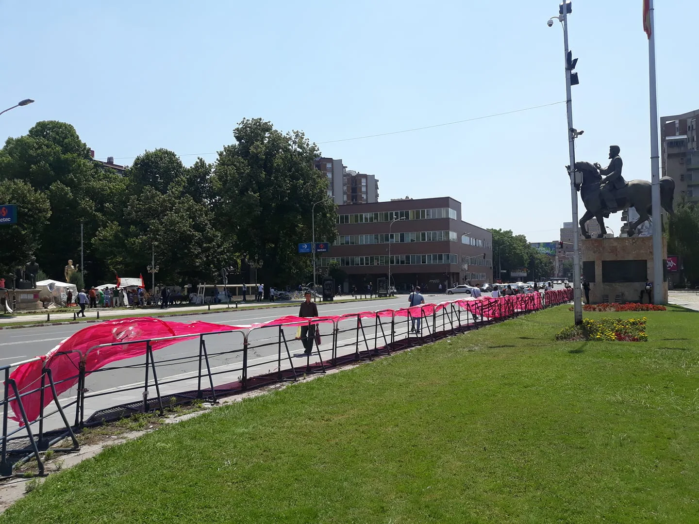 Seanca parlamentare për emrin nuk përcillet me protesta