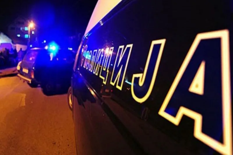 Shkup: Një motoçiklist godet një polic