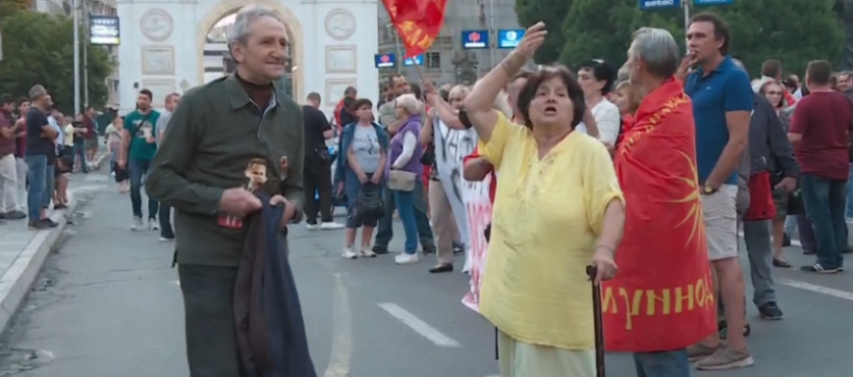 Protestë kundër marrëveshjes me Greqinë para Kuvendit
