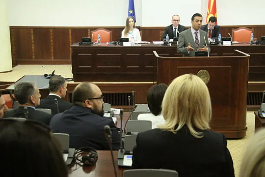 Komisioni për politikë të jashtme ricaktohet për të hënën, priten certifikatat e sigurisë