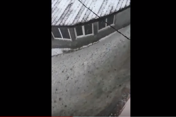 Vërshime në rrugët e fshatit Mogorçë të Dibrës