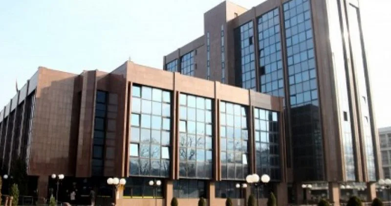 Seanca për “Titanik”, “T.N.T” dhe “Trust”