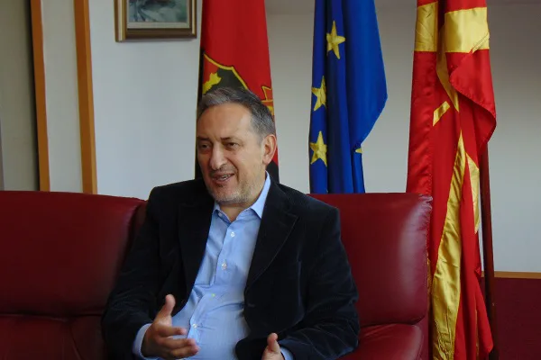 Identiteti “Antik” na grindi me fqinjët dhe me bashkësinë ndërkombëtare!