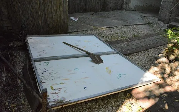 Selia e CIVILit shënjestër e vandalizmit me mesazhe kërcënuese dhe ofenduese