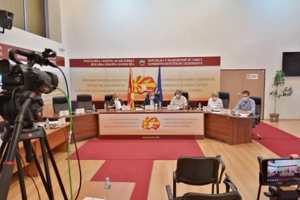 Votuan 95% e personave në izolim që u paraqitën në afatin e rregullt