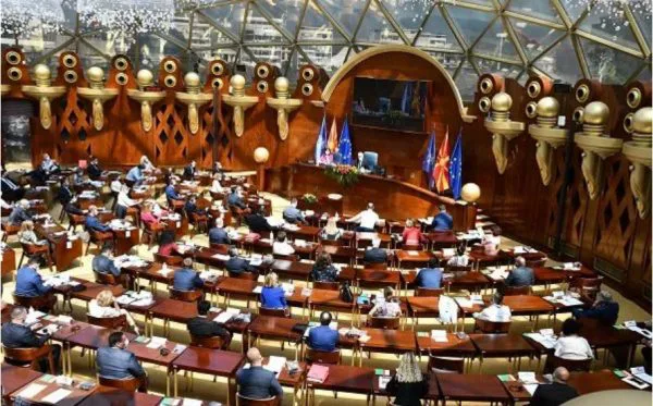 Kuvendi i votoi ndryshimet ligjore për masën “Fundjavë pa TVSH”
