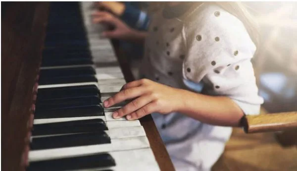 Deformimet e një mentaliteti: Kur muzika quhet “haram”!