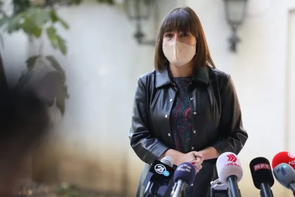 Kopshtet dhe shkollat ​​mbeten të hapura, tani për tani nuk ka shpërthime të koronavirusit në to