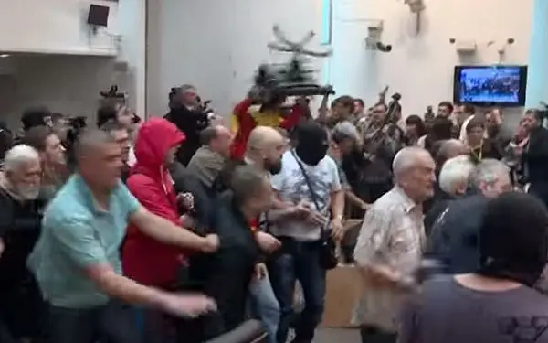 Publiku maqedonas kujton shembuj të përgjakshëm të asaj se ku shpien  gjuha e urrejtjes, pandëshkueshmëria duhet të marrë fund