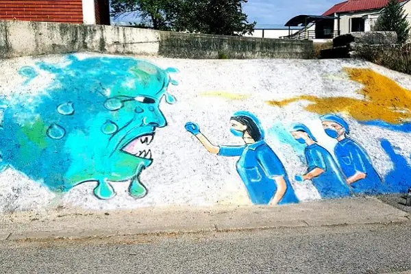Artisti nga Tetova me mural në hyrje të qytetit, për nder të punonjësve shëndetësor