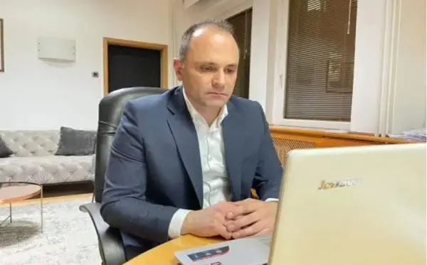 Filipçe: Krahas Kovaks dhe Fajzer shqyrtohet mundësia për furnizim edhe të vaksinave kineze