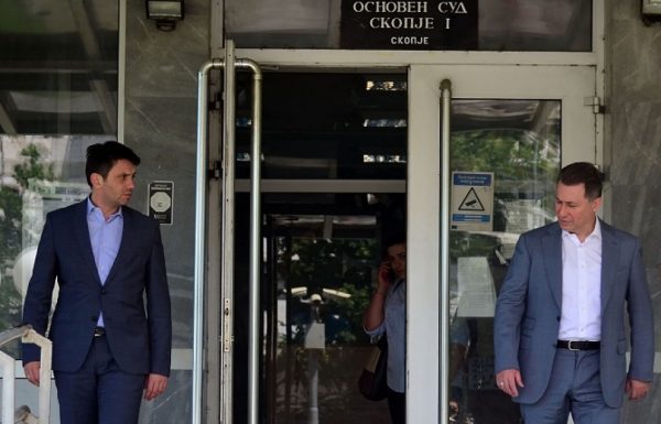 Bastisje në banesat e Gruevskit dhe Janakieskit