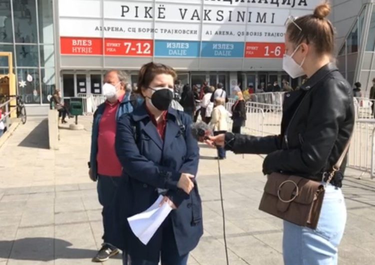 Fillon vaksinimi i gazetarëve