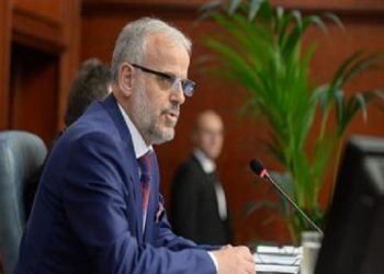 Kryetari Xhaferi këmbëngul se ai ndoqi protokollin COVID-19 të Parlamentit pasi deputetët e infektuar morën pjesë personalisht në seancë