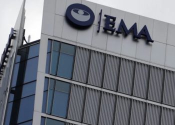 EMA do të sqarohet në ora 16 për vaksinën “AstraZeneka” dhe rastet e mpiksjes së gjakut