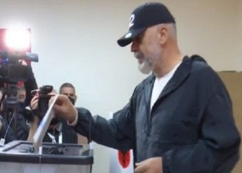 Të drejtën e votës në Shqipëri e realizuan Meta, Rama, Basha, si dhe kryeministri i Kosovës Kurti