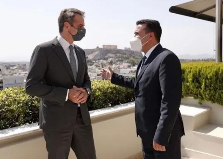 Peloni: Bashkëpunimi bilateral dhe Marrëveshja e Prespës tema të takimit Micotakis – Zaev në Athinë