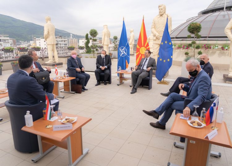 Takim i Osmanit me ambasadorët e vendeve anëtare të BE-së nga formati C5- Austria, Sllovenia, Çekia, Sllovakia dhe Hungaria