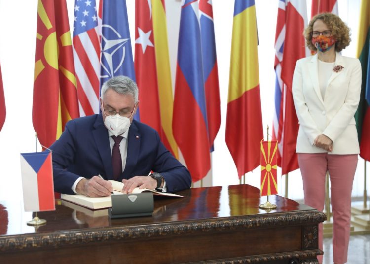 Maqedonia e Veriut dhe Republika e Çekisë e përforcojnë bashkëpunimin bilateral në pjesën e mbrojtjes