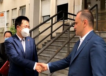 Dhurim nga Kina prej 2.3 milion denarë për pajisje mjekësore, vaksinat Sinovak do të mbërrijnë në fund të këtij muaji