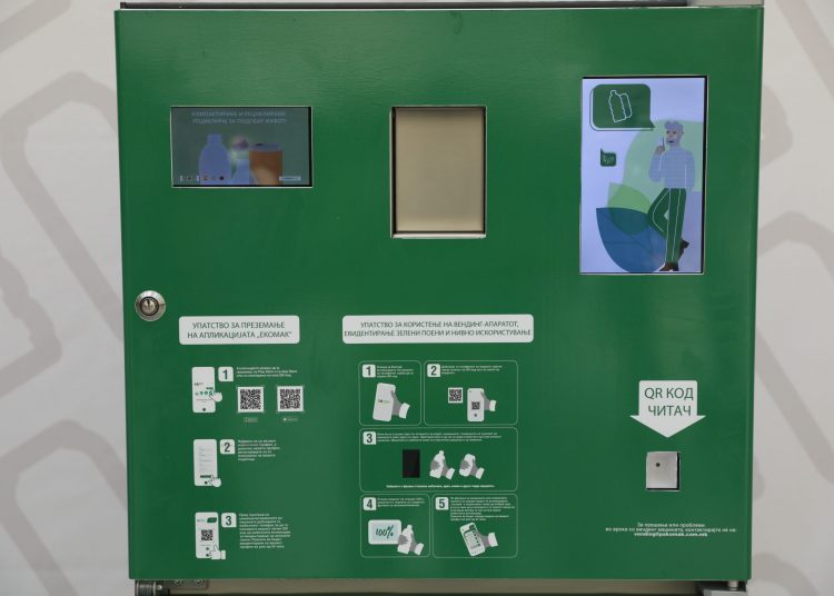 Instalohen makinat e para vending për paketimin e mbeturinave, qytetarët do të marrin “pikë të gjelbërta” për blerje të produkteve dhe pagimin e shërbimeve komunale dhe publike