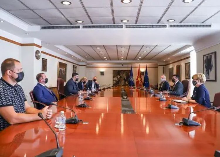 Zaevi në takim me LSM-në: Qeveria është në anën e punonjësve, dialogu social vazhdon