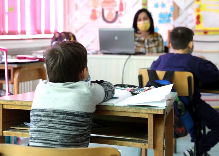 UNICEF dhe UNESKO: Hapja e sërishme e shkollave nuk mund të presë