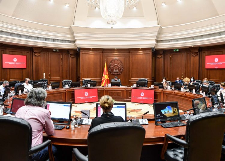 Qeveria e shqyrton informacionin për reformën në administratën publike