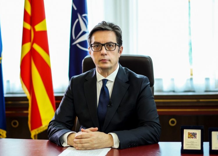 Pendarovski e nënshkroi Dekretin për Ligjin për investitor strategjik për ndërtim të autostradave