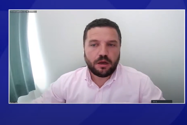 Hoxha: Liritë nuk vijnë si e drejtë e dhënë nga Zoti, por si përgjegjësi që duhet të kultivohet