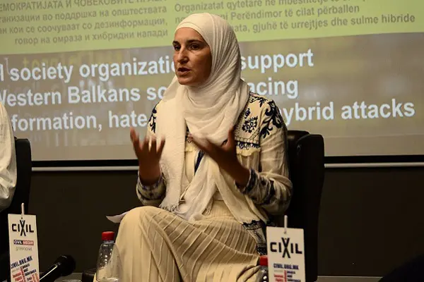 Smailoviq: Institucionet në Maqedoninë e Veriut heshtin kur bëhet fjalë për gjuhën e urrejtjes dhe lajmet e rreme