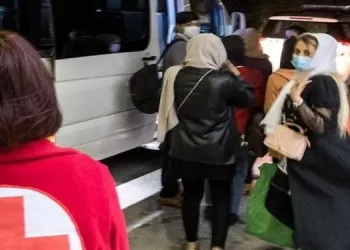 Një grup qytetarësh nga Afganistani që përkohësisht qëndruan në vend u larguan për në Francë