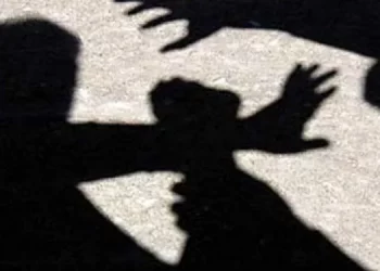 Votues agresiv në Tearcë sulmoi një anëtar të Bordit Zgjedhor sepse nuk është gjendur në PIBV
