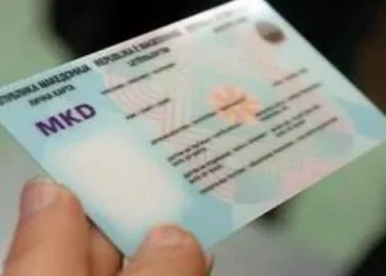 Kryetari i Vendvotimit ka tentuar të fotografojë letërnjoftimin e vëzhguesit