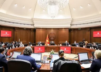 Qeveria kërkoi nga Komisioni për Sëmundje Infektive analiza plotësuese dhe studime krahasuese për masat e propozuara
