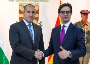 Bisedë telefonike mes presidentëve Pendarovski dhe Radev